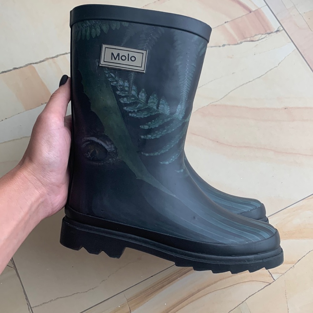 Molo  NEW 🤩

Lovely black rubber boots size 32 NEW